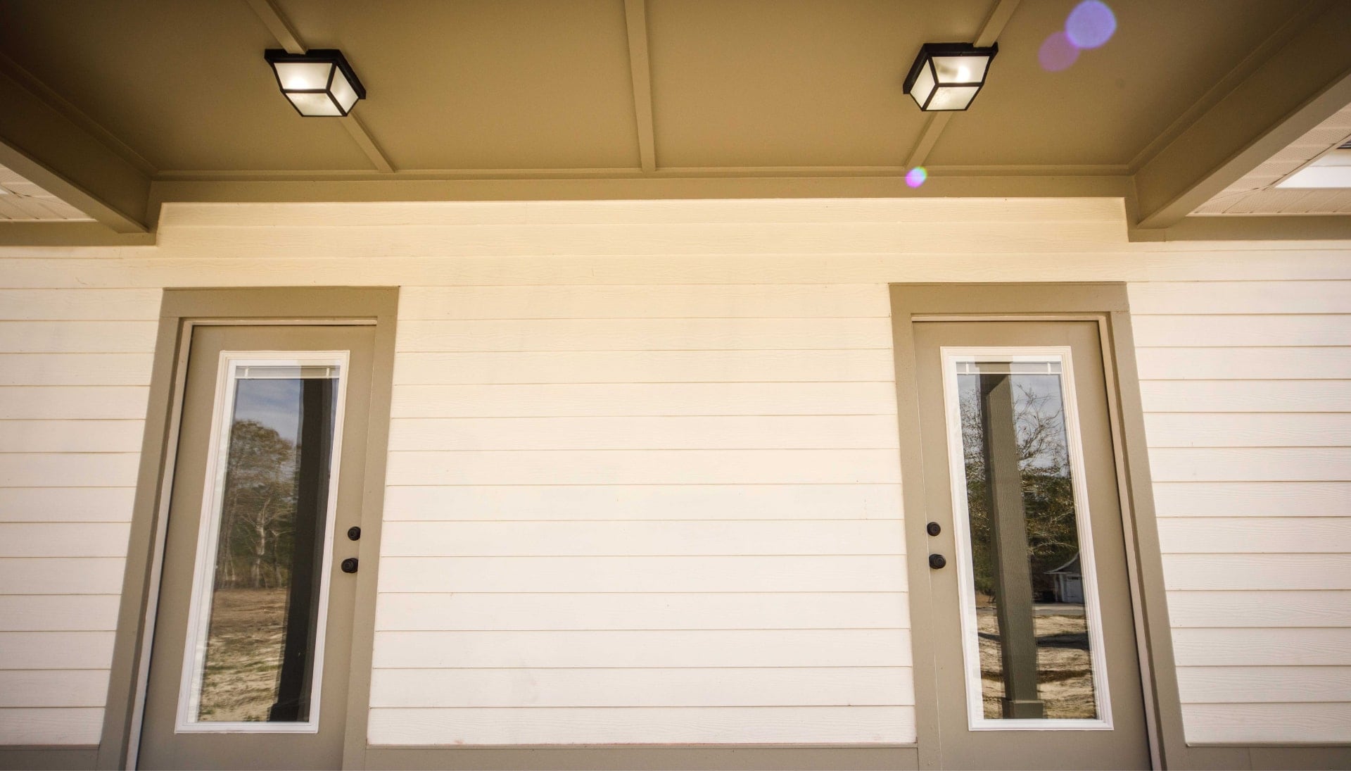 We offer siding services in San Diego, California. Hardie plank siding installation in a front entry way.